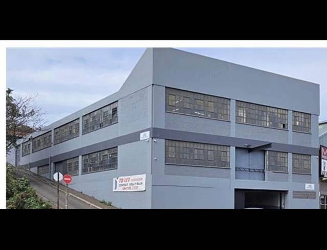 1,650M² BUILDING TO LET IN BLUFF